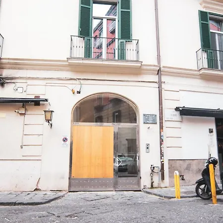 Appartamento in Pieno Centro a Napoli vicino al Mare-3